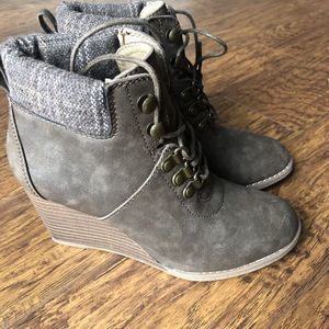 Nautica Onyx Ankle Bootie Lace Up Faux Leather Wedge Heel Dark Taupe 6.5